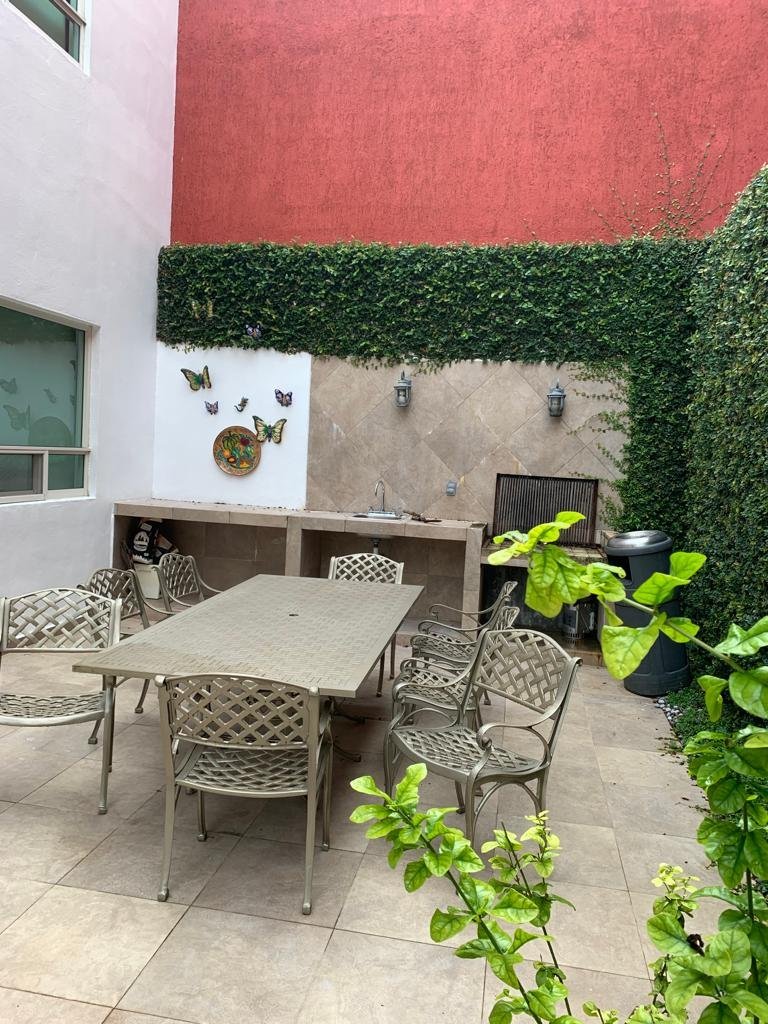 Fotografía de Casa en Venta Bosques de Valle Alto, Equipada