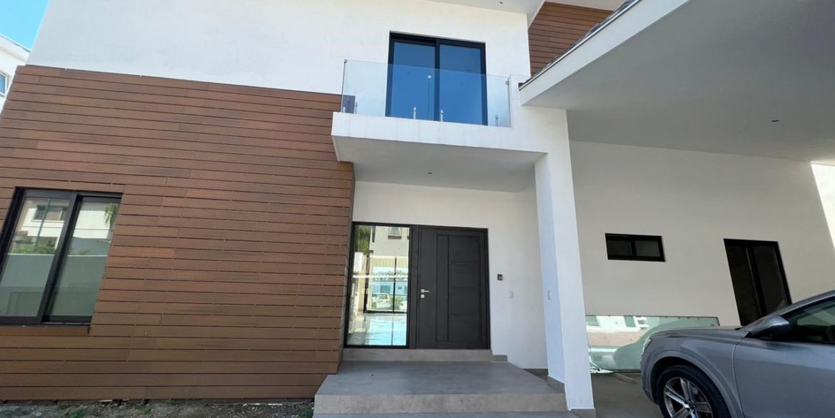Fotografía de Casa en Venta Sierra Alta Carretera Nacional