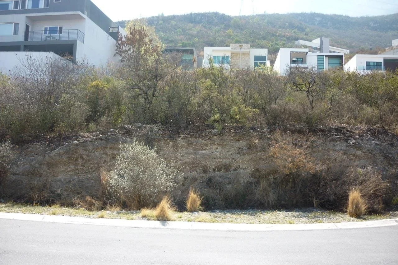 Terreno Residencial Doble en Almena I – Zona Valle Poniente