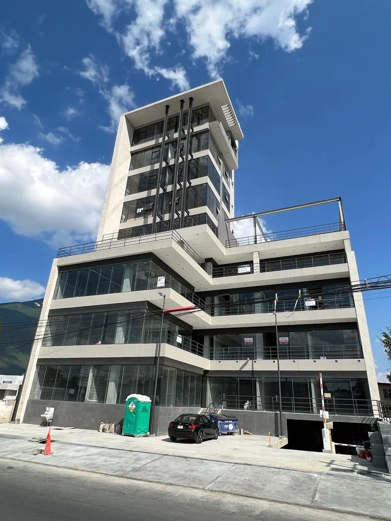 Local Comercial en Plaza Comercial en Av. Alfonso Reyes Col. Contry