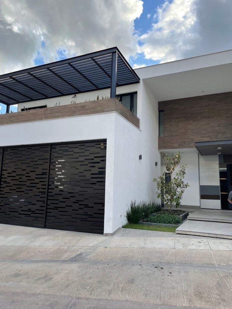 Casa Balcones